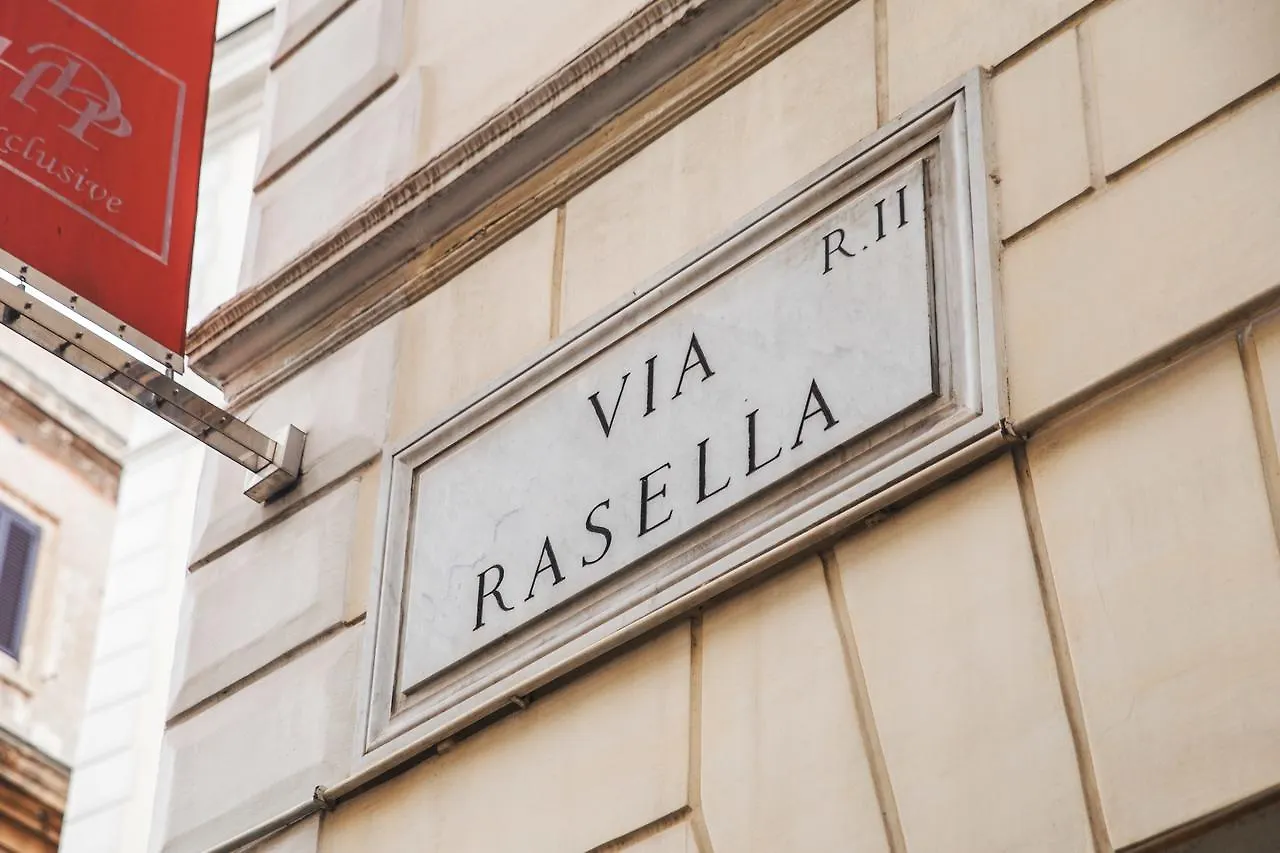 Trevi Portrait Bed and Breakfast Rom